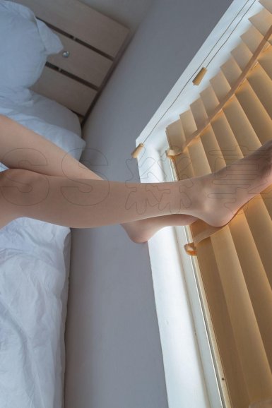 “dg真人游戏官网”啜妮亮相《创业时代》发布会 ,一袭白裙尽显清澈率性(图2) dg真人平台